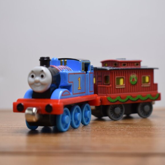 Thomas w/ Holiday Caboose Christmas 2002 Diecast Train Take Along Thomas Friends - Picture 2 of 10